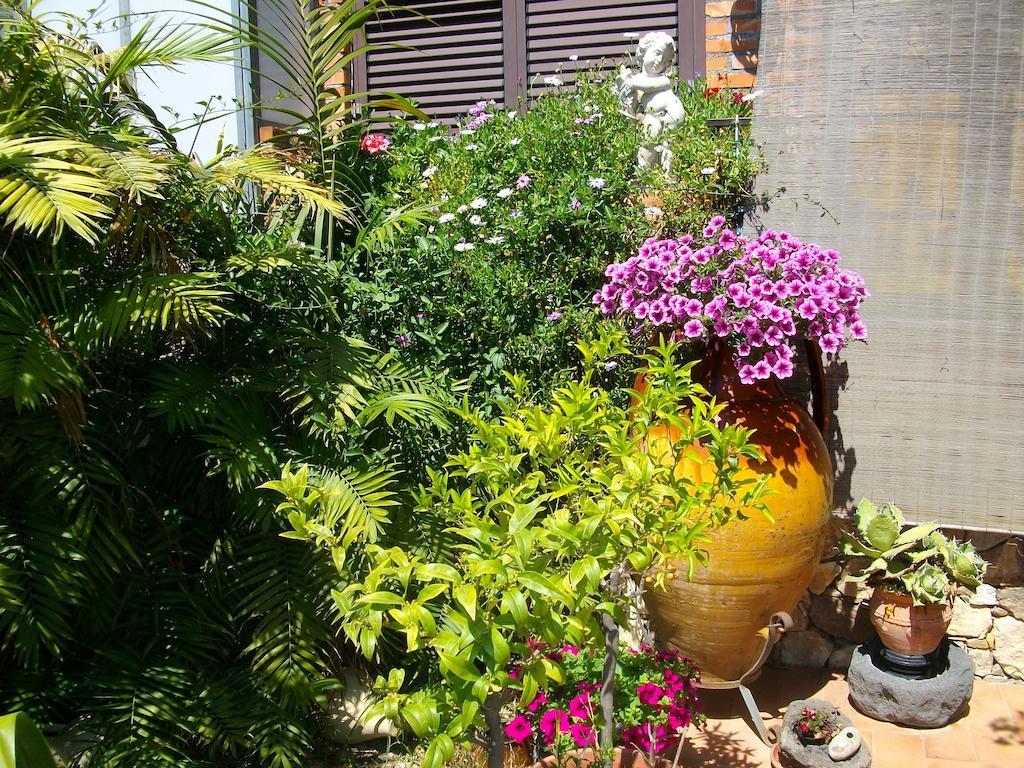 Holidaysora Taormina - Il Giardino Di Graziella Exteriör bild